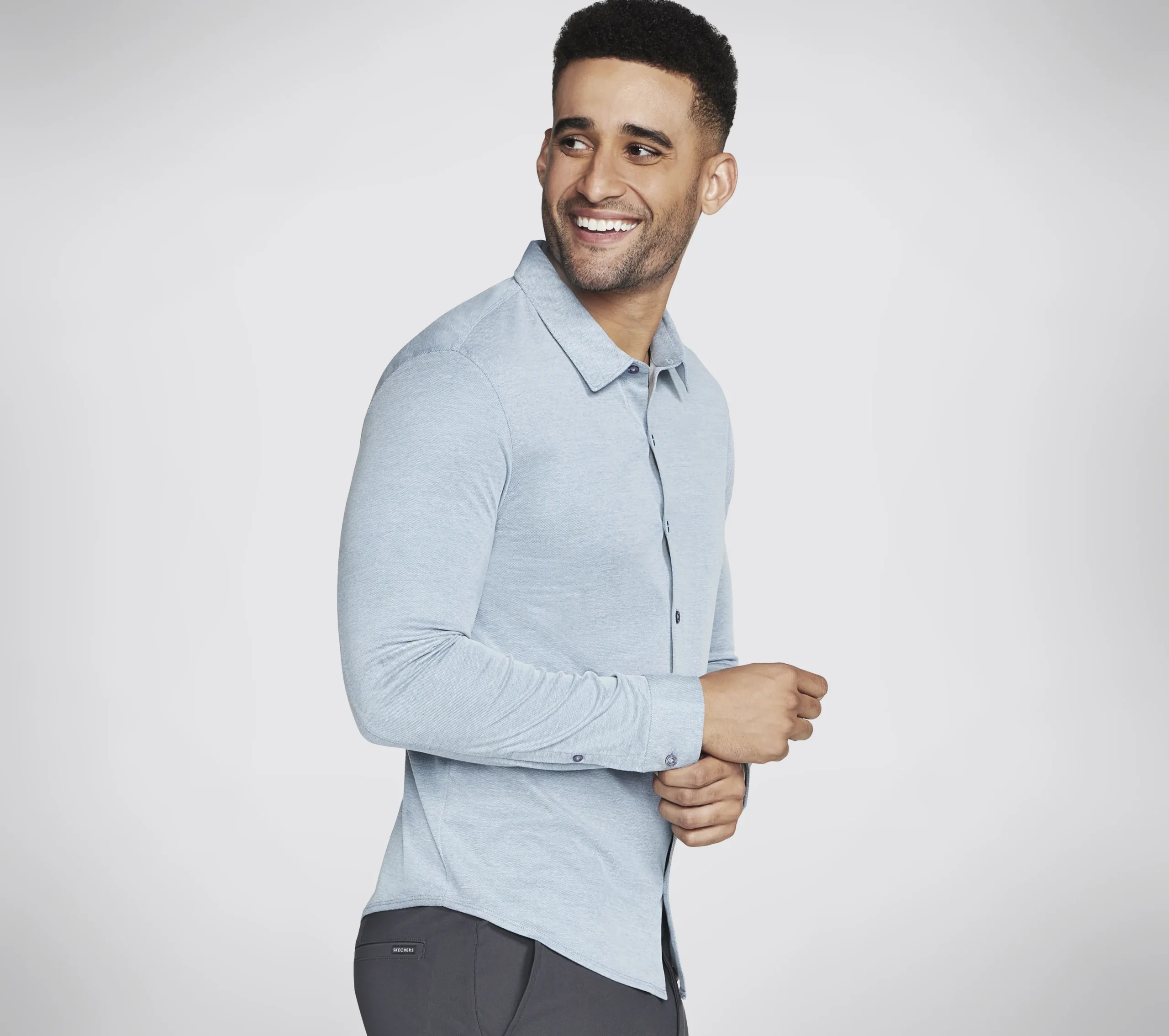 SKECHERS GO DRI Off Duty Button Down Shirt>Hombre Partes De Arriba|Partes De Arriba